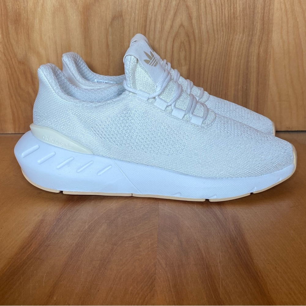 NEW Womens 6.5 Men's 5.5 Adidas Swift Run 22 Decon Athletic Shoes White SEF0516